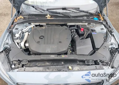 2022 Volvo S60 B5 R-Design z USA, uszkodzony, nr VIN 7JRL12TM8NG162320